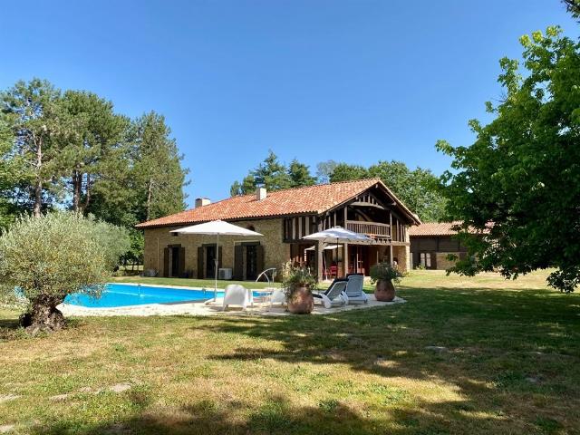Superbe corps de ferme rénové à 10 minutes de Mont de Marsan 550m² Bougue