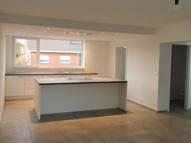 Superbe duplex 2 ch. lum. avec cuisine moderne, PEB B