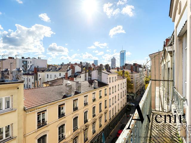 Superbe duplex T4 de 90m² climatisé en dernier étage 3 chambres vue dégagée balcons Lyon 6ème Foch Lyon