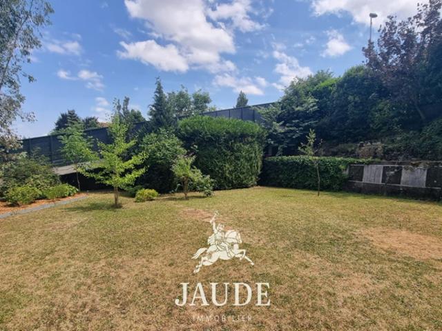 Superbe Duplex avec jardin privatif de 500 m2 et F1 indépend