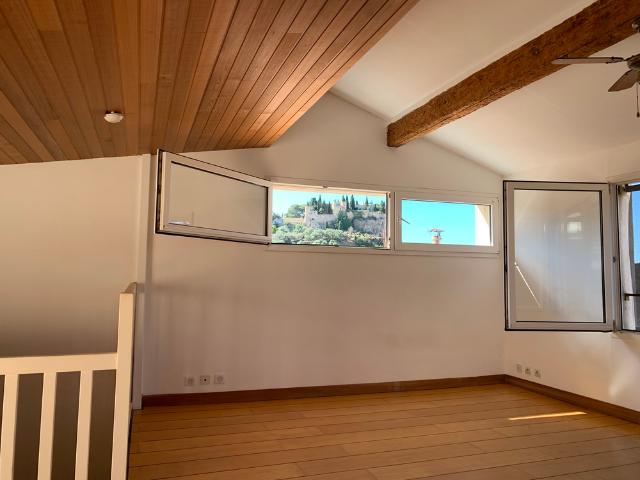 Superbe duplex inversé avec terrasse tropézienne au cœur de Cassis