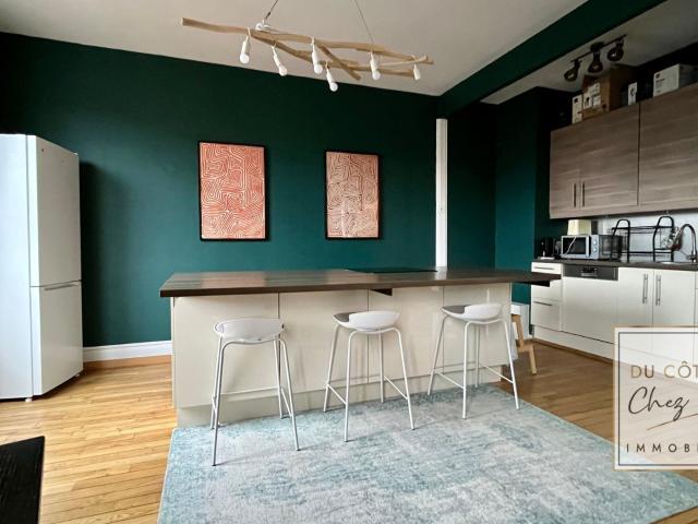 Superbe duplex rénové de 120 m2 à 2 minutes du Bouchon de Champagne, cœur de Troyes
