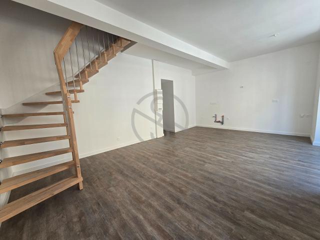 Superbe duplex rénové en plein coeur de Saint Etienne de Saint Geoirs