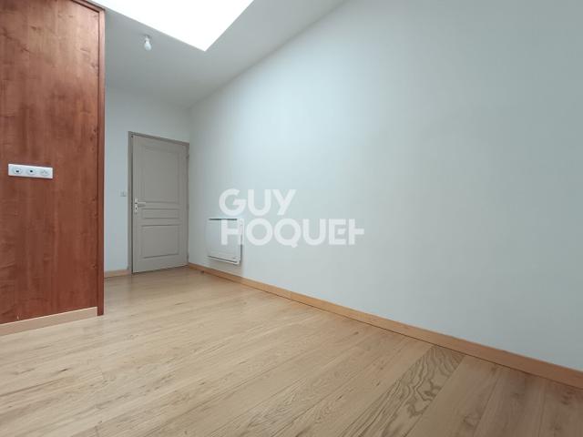 Superbe duplex refait à neuf, 2 chambres, bureau