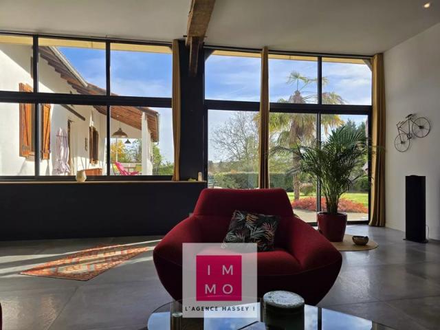 SUPERBE DEMEURE 263m² + DEPENDANCES 233m² + JARDIN