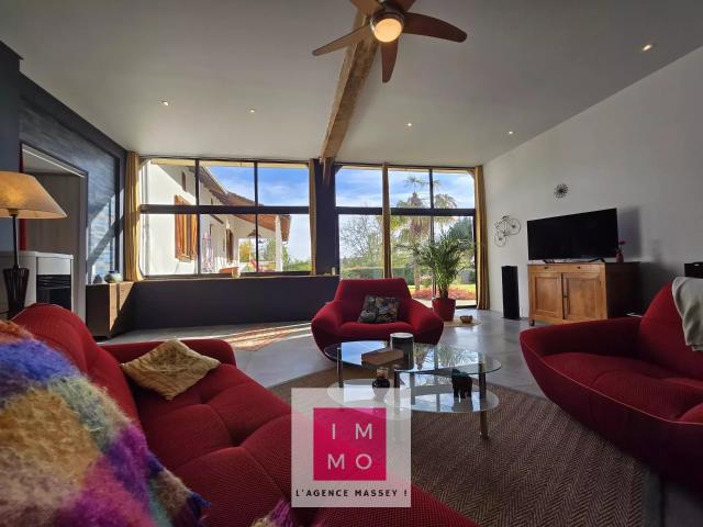 SUPERBE DEMEURE 263m² + DEPENDANCES 233m² + JARDIN