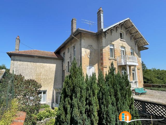 Superbe domaine avec maison de maître de 4 appartements