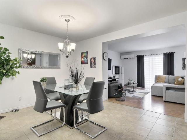 Superbe et spacieux 4½ à louer, rue du Quotidien, Lévis, foyer, climatisé, 2 stationnements
