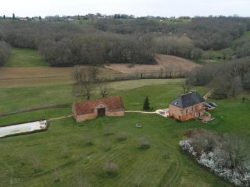 Superbe ensemble avec maison, gîte et piscine implanté au co. m² Dégagnac