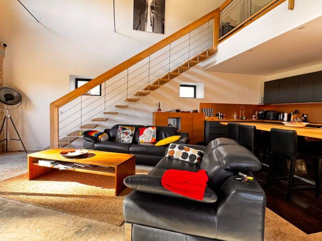 Superbe ensemble en pierre avec gîtes dans Vallée du Lot, pr. 394m² Tour de Faure