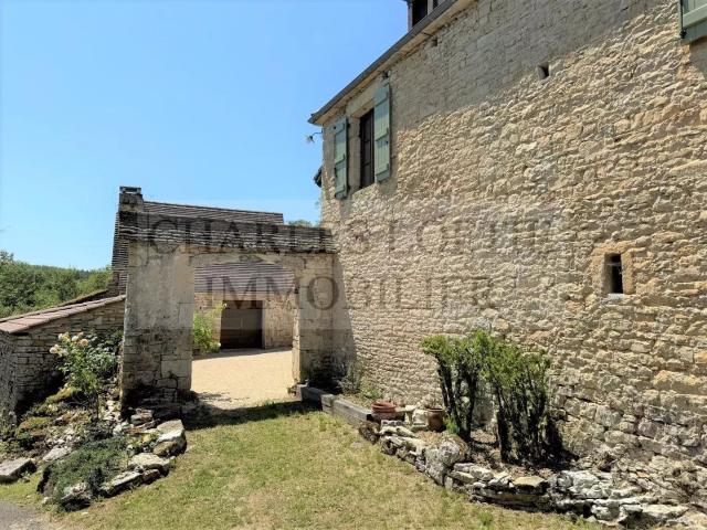 Superbe ensemble en pierre sur 2.9 ha de terrain 175m² Cazals