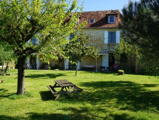 Superbe ensemble immobilier du XIXe siècle situé au coeur de la nature préservée du Périgord vert