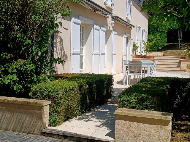 Superbe Ensemble Immobilier Sur Parc 260m² Auxerre