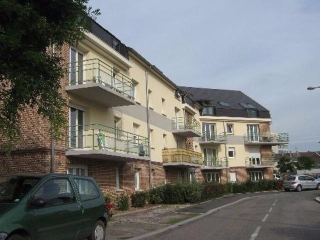 SUPERBE F2 AVEC ESPACE JARDIN