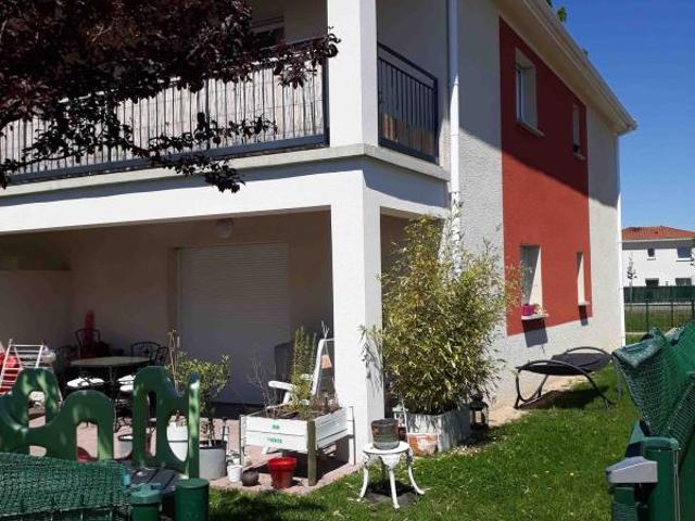 Superbe F3 récent 67m2 avec TERRASSE, JARDIN, GARAGE et PLACE DE PARKING à Veauche