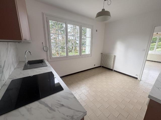 Superbe F3 rénové de 70m2 avec TERRASSE sur la charmante commune de St Bonnet Les Oules
