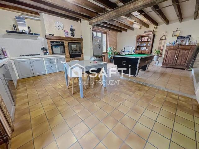 Superbe ferme avec 2,5 hectares de bois de chêne