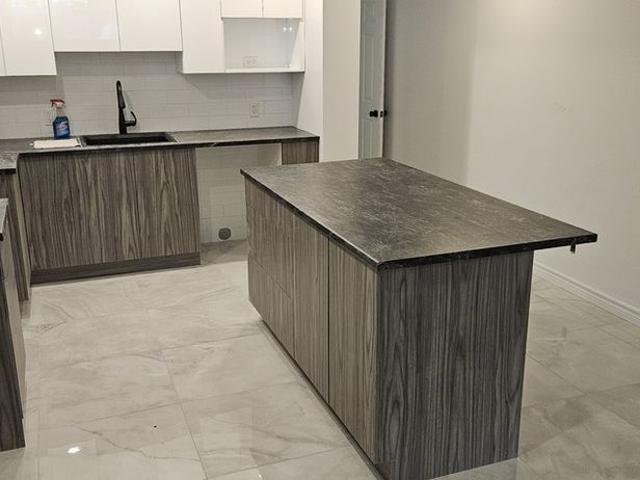 Superbe Grand 3 1/2 Style Condo à Louer