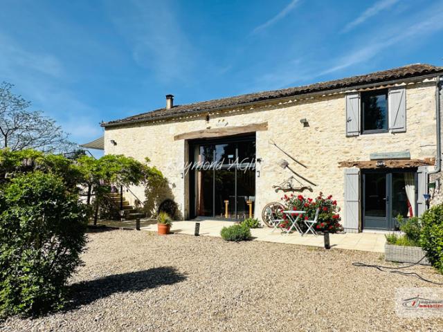 Superbe grange rénovée en Dordogne
