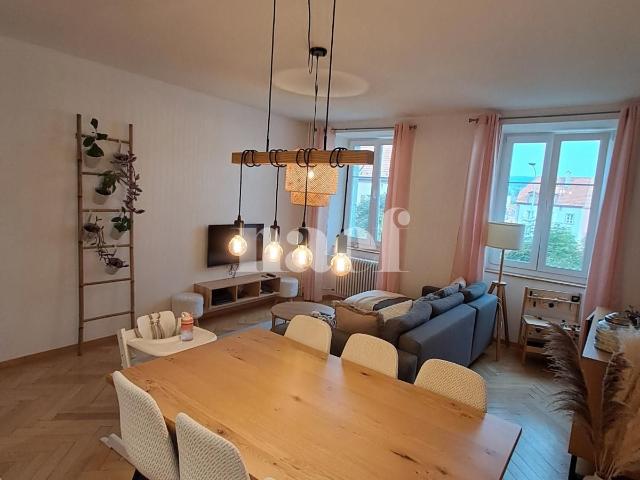 Superbe logement au rez avec cuisine agencée habitable.