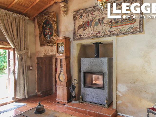 Superbe logis du XVe siècle restauré avec soin pour en faire une demeure exceptionnelle avec gîte indépendant