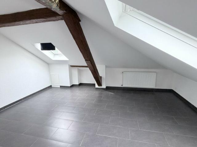Superbe loft en attique de 52 m² avec poutres apparentes  Orbe