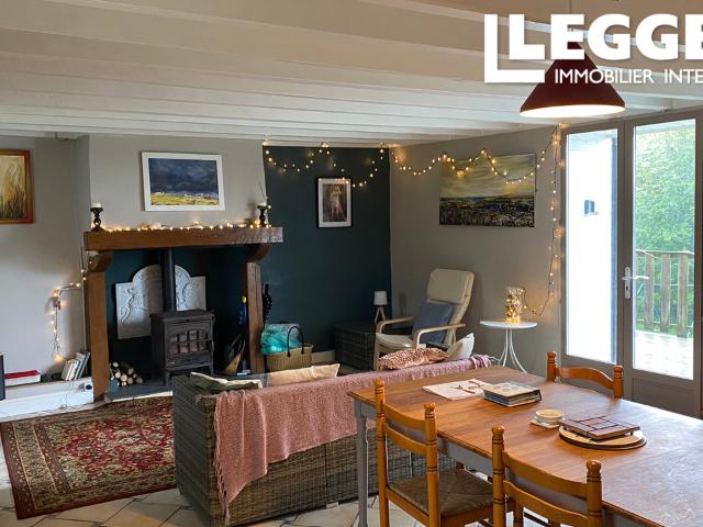 Superbe longère avec gîte dans le charmant village de Locarn !