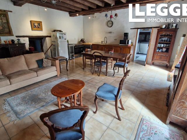 Superbe longère en pierre récemment rénovée, 6 chambres, 5 salles de bain, idéale chambre d'hôtes