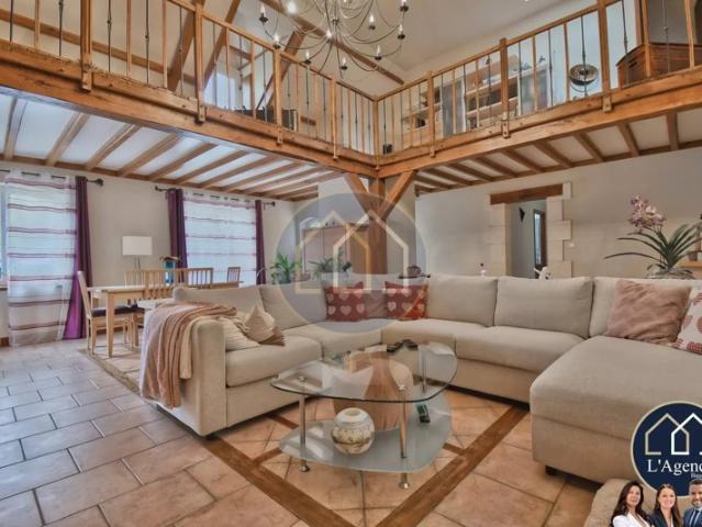? SUPERBE LONGÈRE RÉNOVÉE – 6 CHAMBRES + 1 BUREAU ET 1 SALLE DE SPORT – TERRAIN 4758 m² – DÉPENDANCES ?