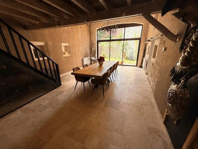 SUPERBE LONGERE RENOVEE AVEC PISCINE AU CALME