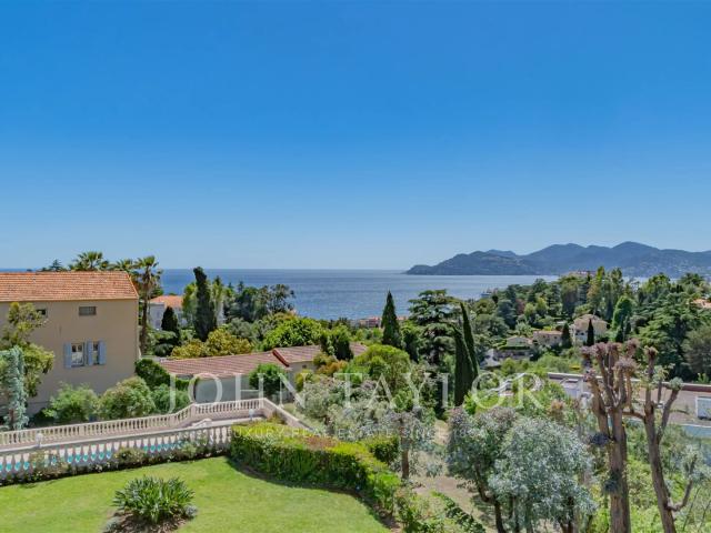 Superbe penthouse dans petite copropriété avec vue mer 163m² Cannes