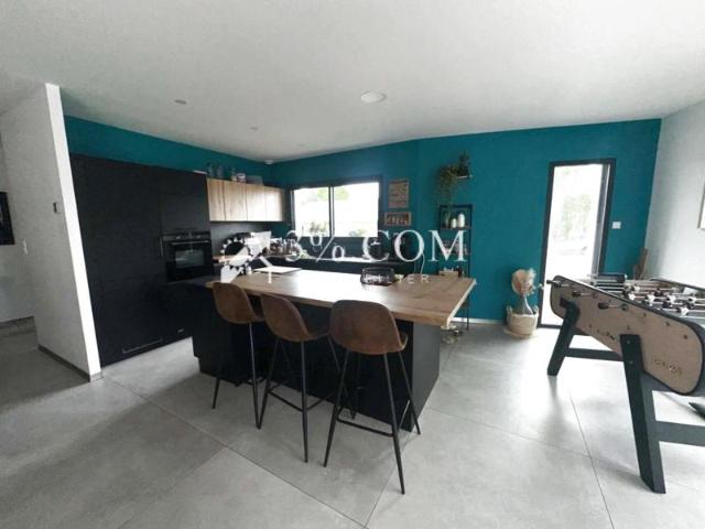 SUPERBE PLAIN PIED CONTEMPORAIN DE 144 M2 SECTEUR CALME ET R