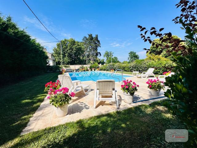 Superbe propriété au bord de la rivière avec maison d'amis. 430m² Saint Emilion