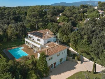 Superbe propriété au calme absolu domaine recherché 434m² Valbonne