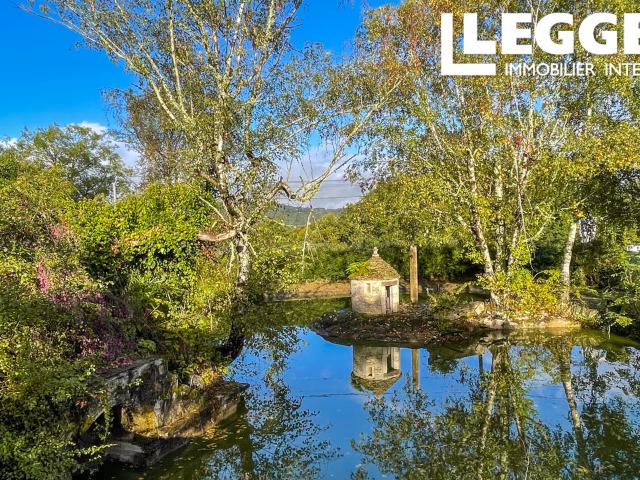 Maison avec étang, piscine chauffée, gite en position dominante sur la vallée de Beaulieu sur Dordogne