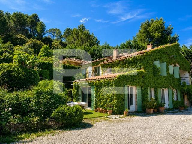 Superbe Propriete Avec Piscine Dependances La Sainte Baume 202m² Auriol