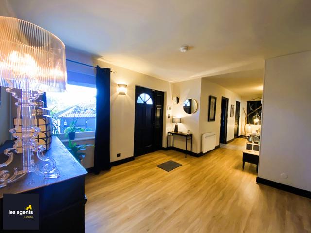 SUPERBE PROPRIETE AVEC PISCINE ET ESPACES INDEPENDANTS