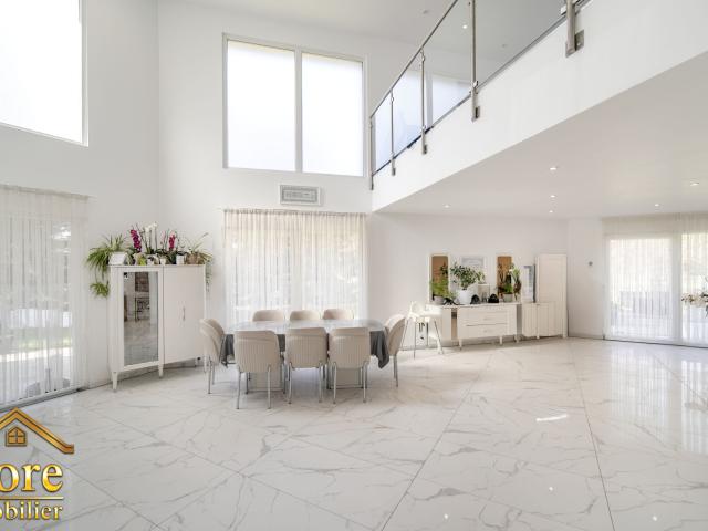 SUPERBE PROPRIETE CUBIQUE