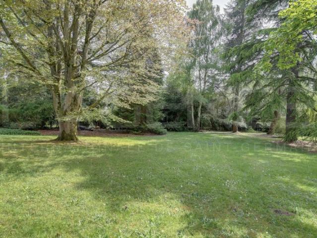 Superbe propriété dans un domaine privé et prestigieux à Crespières
