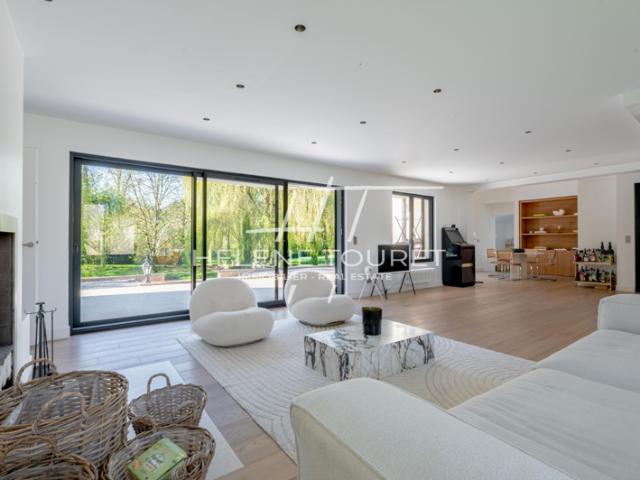 Superbe propriété de 483m2 avec jardin paysagé 1ha, pis