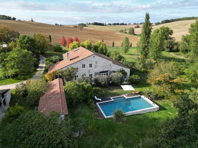 Superbe propriété de campagne dans un emplacement idéal. 321m² Saint Mézard