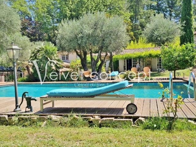 Superbe propriété de charme avec piscine à Opio
