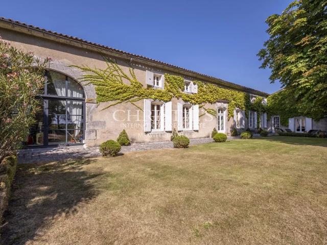 Superbe propriété de charme située entre Angoulême et Cognac 395m² Jarnac