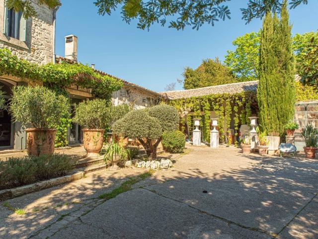 Ensemble Immobilier Exceptionnel Au Coeur Du Village ! 287m² Montpellier