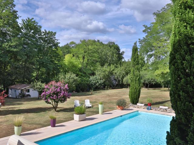 Superbe propriété en pierre, 2 maisons avec piscine 330m² Saint Emilion