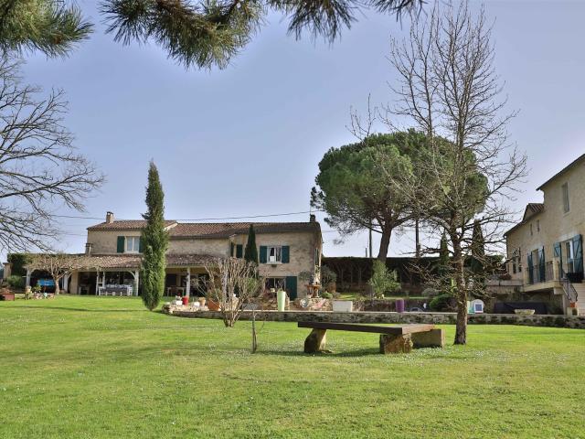 Superbe propriété en pierre, 2 maisons avec piscine 330m² Saint Emilion