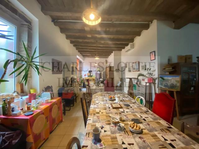 SUPERBE PROPRIETE EN PIERRE A USAGE DE CHAMBRES D’HOTES ET GITE AVEC LICENCE 3