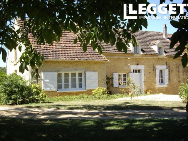Superbe propriété en pierre avec gîtes et piscine – plus de 4 hectares au calme absolu