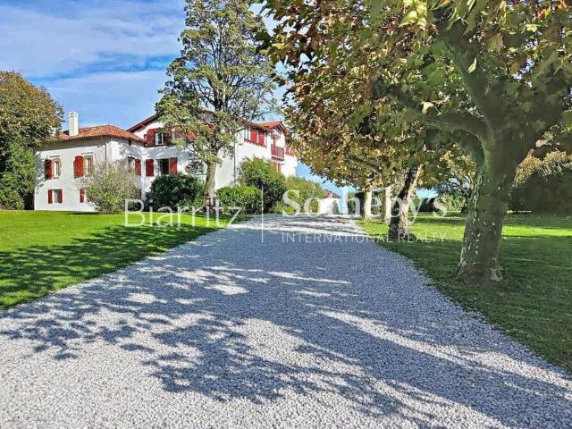 Superbe Propriete Historique Du XVIIIème siècle 467m² Bayonne