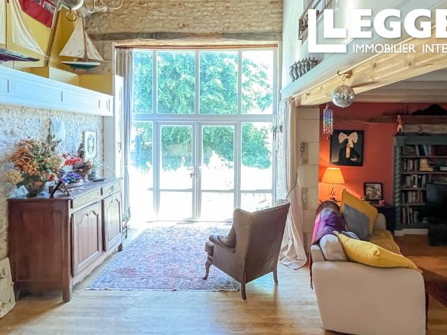 Superbe propriété indépendante de 4 chambres sur plus de 4 000 m² de terrain – à proximité de Civray